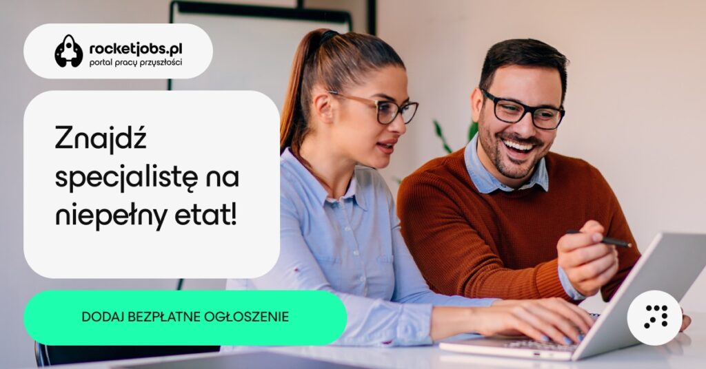 Grafika promocyjna nowej akcji RocketJobs.pl: pani i pan siedzą przy stole omawiając treści prezentowane na laptopie.