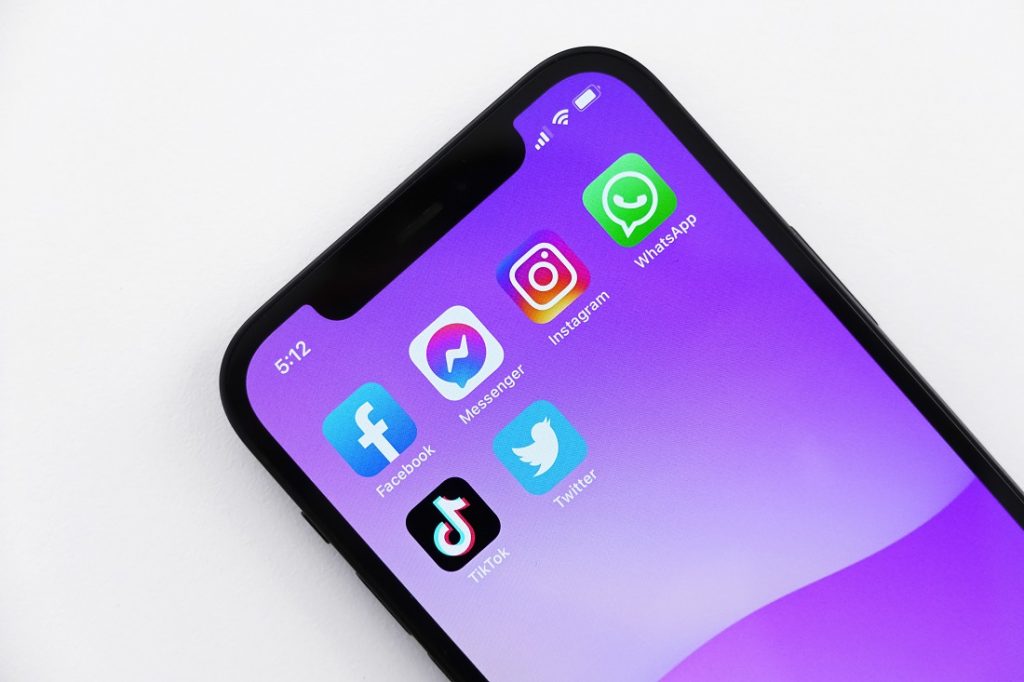 Jakie aplikacje są najczęściej pobierane? TikTok na czele – raport z lipca